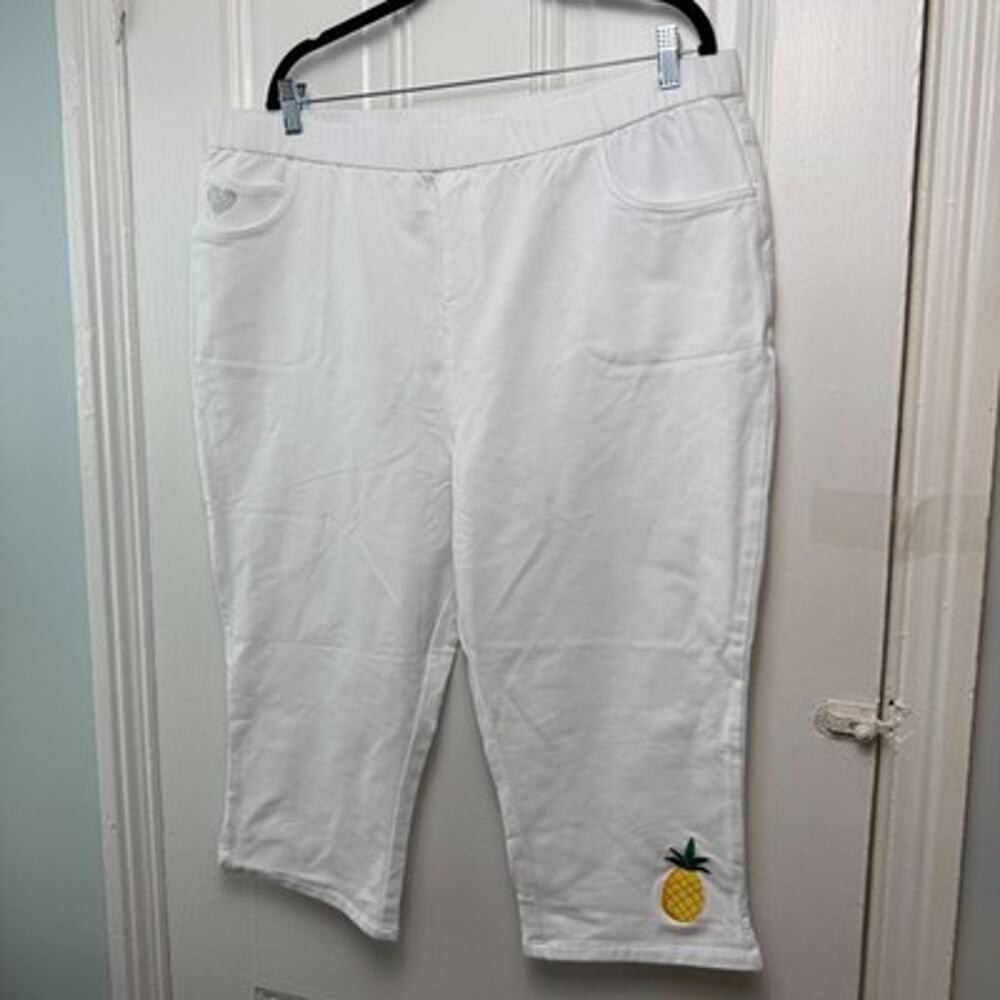 Quacker Factory DreamJeannes Capri Pants Womens 1X Tropical Pineapple White NWOT